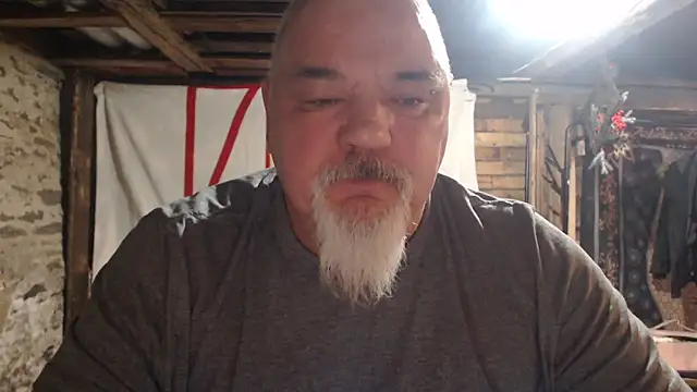 Newfiesausage1972 online show from 02-01-26, 09:52