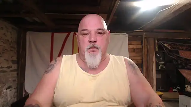 Newfiesausage1972 online show from 03-18-26, 09:51