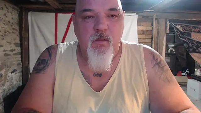 Newfiesausage1972 online show from 03-19-26, 11:25