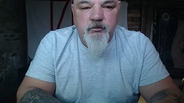 Newfiesausage1972 online show from 04-07-26, 02:50