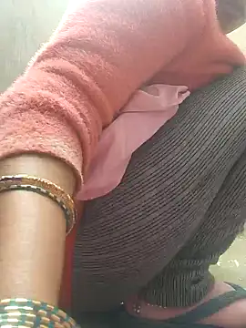 Snapshot of Simaran_bhabhi chatting on 01-28-25, 06:16 Simaran bhabhi online show from 01-28-25, 06:16