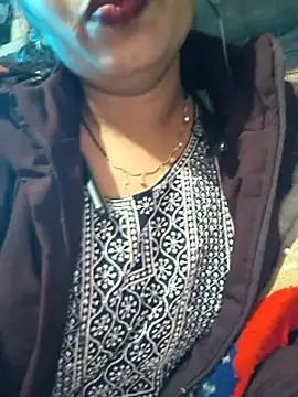 Snapshot of Simaran_bhabhi chatting on 01-29-25, 04:47 Simaran bhabhi online show from 01-29-25, 04:47