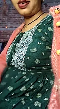 Snapshot of Simaran_bhabhi chatting on 03-02-25, 05:23 Simaran bhabhi online show from 03-02-25, 05:23