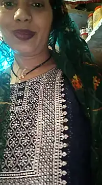 Snapshot of Simaran_bhabhi chatting on 03-18-25, 05:09 Simaran bhabhi online show from 03-18-25, 05:09