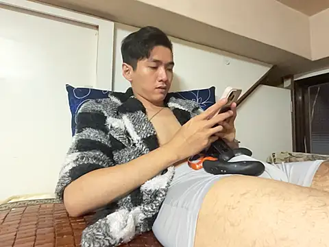 Adam XDZ online show from 11-30-25, 07:40