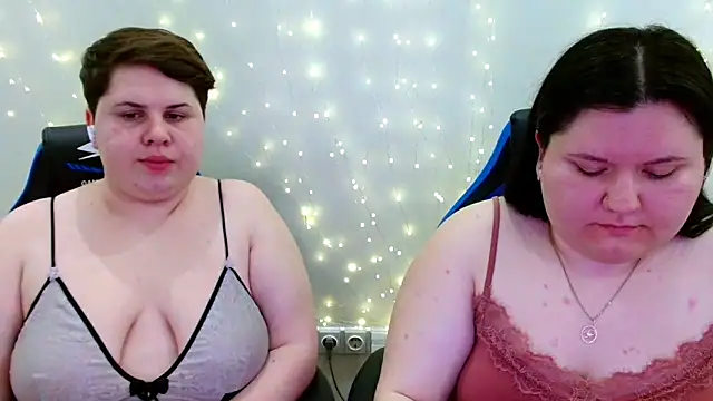 Snapshot of BeckyAndHellen chatting on 04-29-26, 07:53 BeckyAndHellen online show from 04-29-26, 07:53