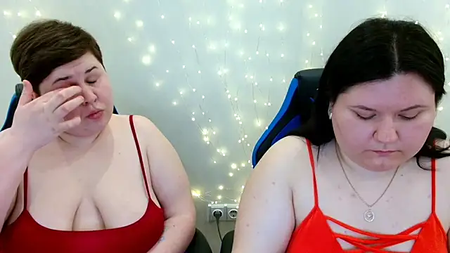 Snapshot of BeckyAndHellen chatting on 05-05-26, 12:24 BeckyAndHellen online show from 05-05-26, 12:24