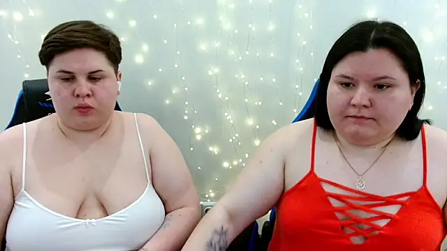 Snapshot of BeckyAndHellen chatting on 05-15-26, 01:07 BeckyAndHellen online show from 05-15-26, 01:07