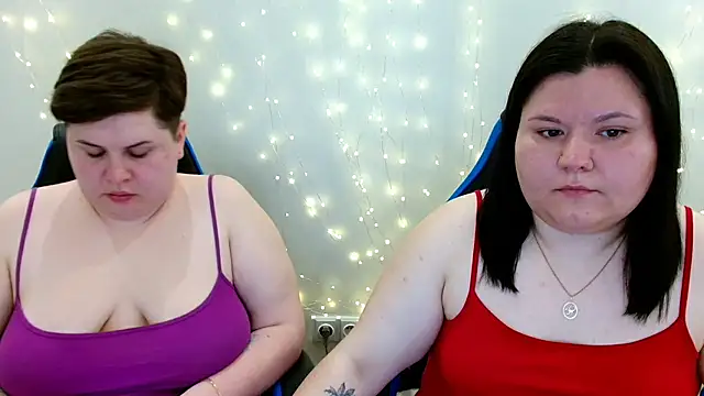 Snapshot of BeckyAndHellen chatting on 05-17-26, 10:11 BeckyAndHellen online show from 05-17-26, 10:11
