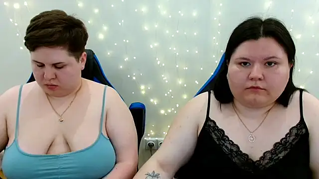 Snapshot of BeckyAndHellen chatting on 05-22-26, 11:05 BeckyAndHellen online show from 05-22-26, 11:05