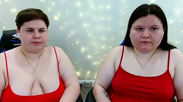 Snapshot of BeckyAndHellen chatting on 05-25-26, 07:31 BeckyAndHellen online show from 05-25-26, 07:31