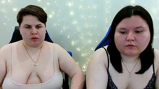 Snapshot of BeckyAndHellen chatting on 05-28-26, 10:23 BeckyAndHellen online show from 05-28-26, 10:23