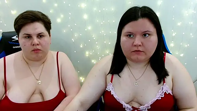 Snapshot of BeckyAndHellen chatting on 05-29-26, 03:43 BeckyAndHellen online show from 05-29-26, 03:43