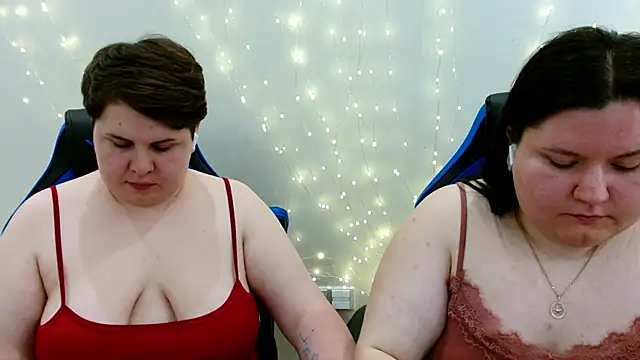Snapshot of BeckyAndHellen chatting on 06-02-26, 09:17 BeckyAndHellen online show from 06-02-26, 09:17