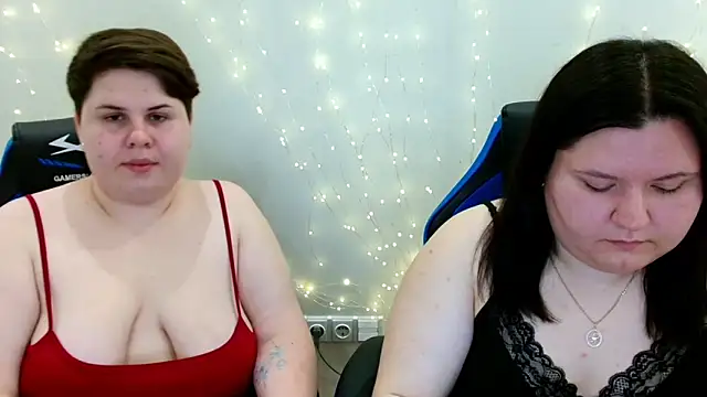 Snapshot of BeckyAndHellen chatting on 06-03-26, 09:23 BeckyAndHellen online show from 06-03-26, 09:23