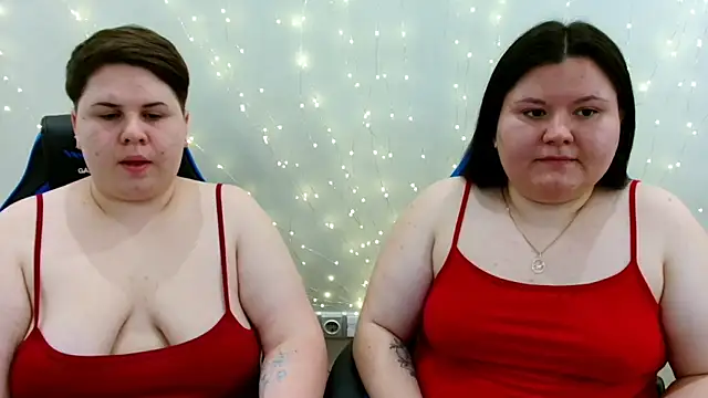 Snapshot of BeckyAndHellen chatting on 06-07-26, 10:41 BeckyAndHellen online show from 06-07-26, 10:41