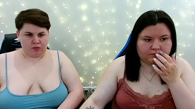 Snapshot of BeckyAndHellen chatting on 06-11-26, 10:24 BeckyAndHellen online show from 06-11-26, 10:24
