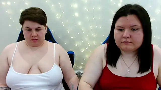 Snapshot of BeckyAndHellen chatting on 06-12-26, 10:36 BeckyAndHellen online show from 06-12-26, 10:36