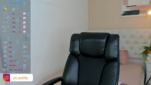 Snapshot of LOISE-XX chatting on 06-18-26, 05:30 LOISE-XX online show from 06-18-26, 05:30
