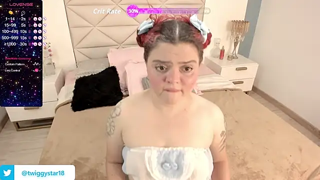 Snapshot of Twwiiggy chatting on 12-16-25, 08:03 Twwiiggy online show from 12-16-25, 08:03