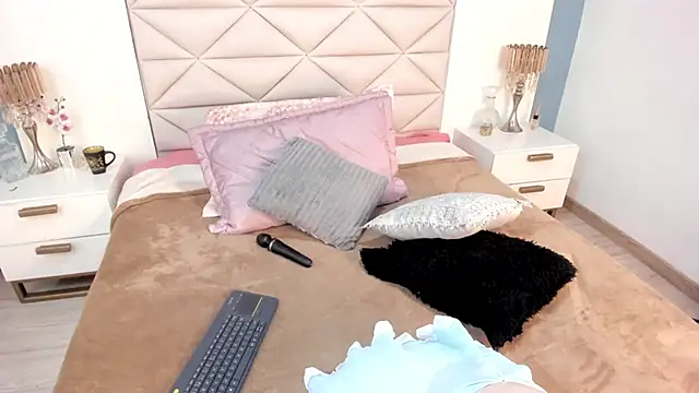 Snapshot of Twwiiggy chatting on 01-16-26, 08:02 Twwiiggy online show from 01-16-26, 08:02