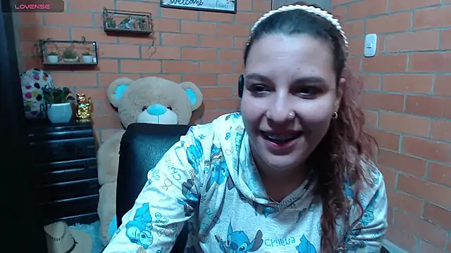 Snapshot of alexia_87 chatting on 10-30-25, 02:24 alexia 87 online show from 10-30-25, 02:24