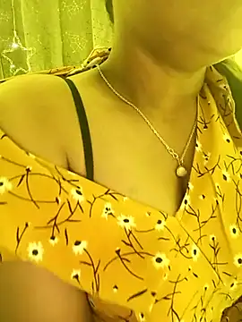 Snapshot of Divya_girl chatting on 03-06-25, 06:26 Divya girl online show from 03-06-25, 06:26