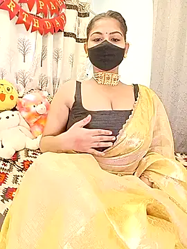 Snapshot of Divya_girl chatting on 10-10-25, 09:19 Divya girl online show from 10-10-25, 09:19