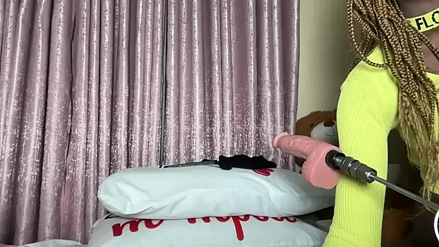 Snapshot of SexyAudreyFuck chatting on 09-09-25, 09:14 SexyAudreyFuck online show from 09-09-25, 09:14