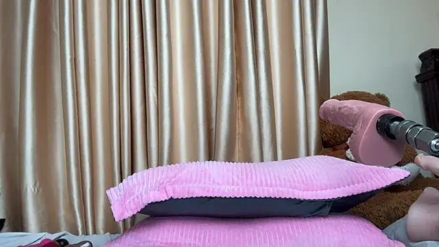 Snapshot of SexyAudreyFuck chatting on 10-14-25, 12:33 SexyAudreyFuck online show from 10-14-25, 12:33