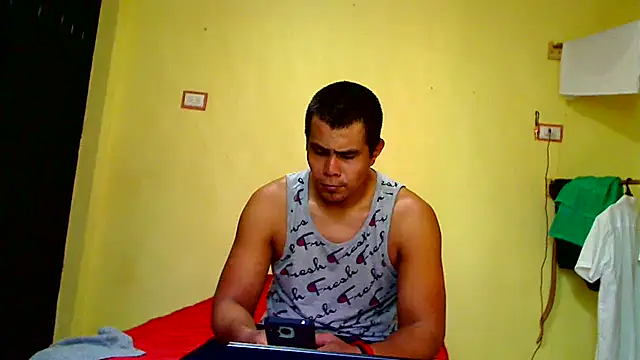 Snapshot of lozter345 chatting on 09-15-25, 05:02 lozter345 online show from 09-15-25, 05:02