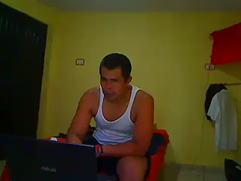 Snapshot of lozter345 chatting on 09-23-25, 04:54 lozter345 online show from 09-23-25, 04:54