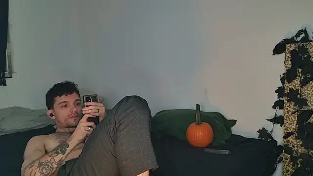 Snapshot of JackDesFeux chatting on 10-14-25, 09:37 JackDesFeux online show from 10-14-25, 09:37