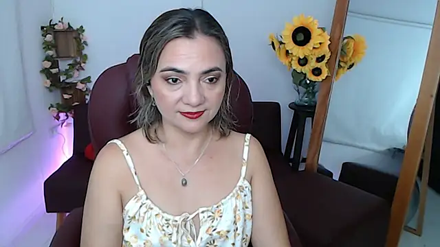 Snapshot of ana_milf chatting on 07-14-26, 01:17 ana milf online show from 07-14-26, 01:17
