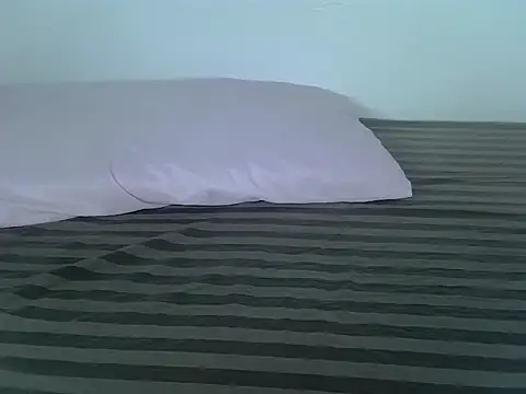 laetitia  online show from 10-12-25, 10:58