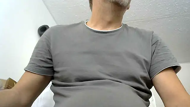 Snapshot of michaelbobby chatting on 07-27-26, 09:27 michaelbobby online show from 07-27-26, 09:27