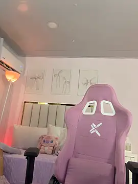 Cristall Bunny online show from 10-24-25, 12:41