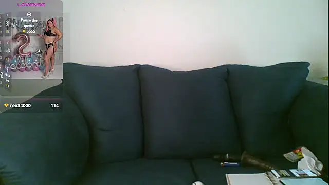 Snapshot of ladycreamypr2 chatting on 03-11-26, 04:02 ladycreamypr2 online show from 03-11-26, 04:02