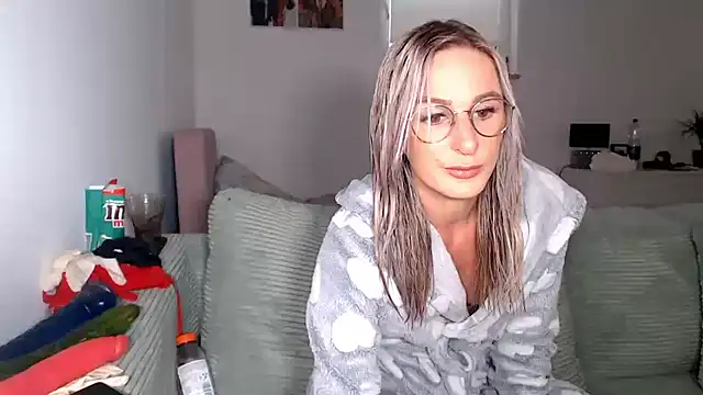 Liana Lou online show from 06-20-26, 12:52