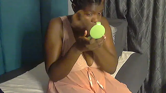 Snapshot of Mochabae chatting on 02-09-25, 03:43 Mochabae online show from 02-09-25, 03:43