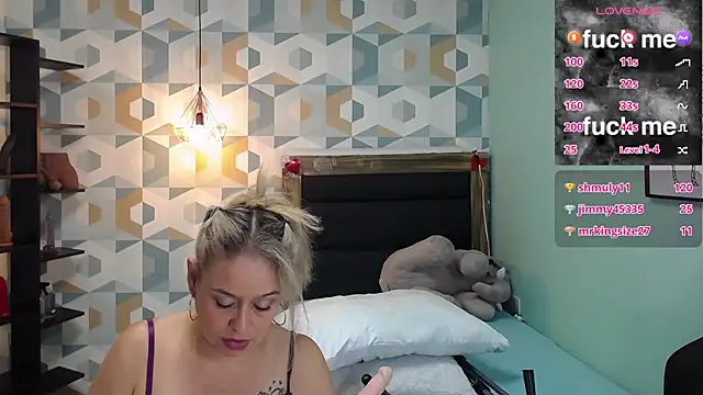 Snapshot of cameronglen chatting on 03-03-25, 06:26 cameronglen online show from 03-03-25, 06:26
