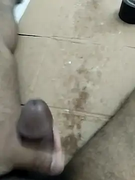 Snapshot of cenyon124 chatting on 12-15-25, 04:00 cenyon124 online show from 12-15-25, 04:00