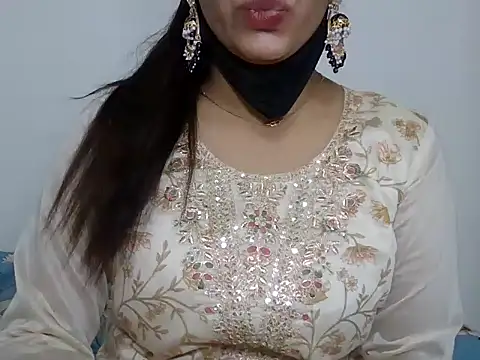 sparkling queen online show from 01-01-25, 04:18