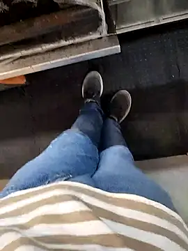 Snapshot of A_man_in_public chatting on 09-13-25, 04:18 A man in public online show from 09-13-25, 04:18