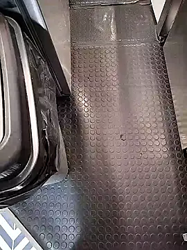 Snapshot of A_man_in_public chatting on 01-17-26, 03:17 A man in public online show from 01-17-26, 03:17