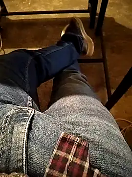 Snapshot of A_man_in_public chatting on 02-25-26, 11:42 A man in public online show from 02-25-26, 11:42