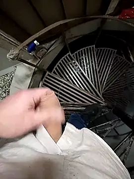 Snapshot of A_man_in_public chatting on 03-11-26, 06:03 A man in public online show from 03-11-26, 06:03