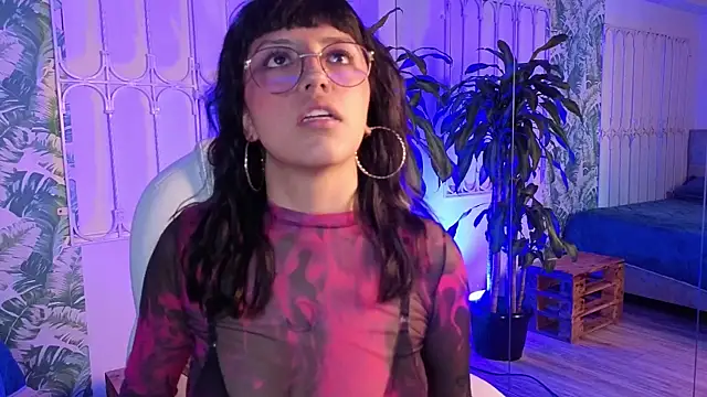 cute hollywood online show from 06-16-26, 07:27