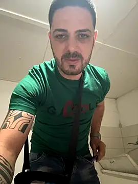 Snapshot of iltoscano95 chatting on 09-21-25, 06:09 iltoscano95 online show from 09-21-25, 06:09