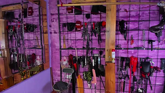 alexia aitanaa  online show from 10-30-25, 02:13